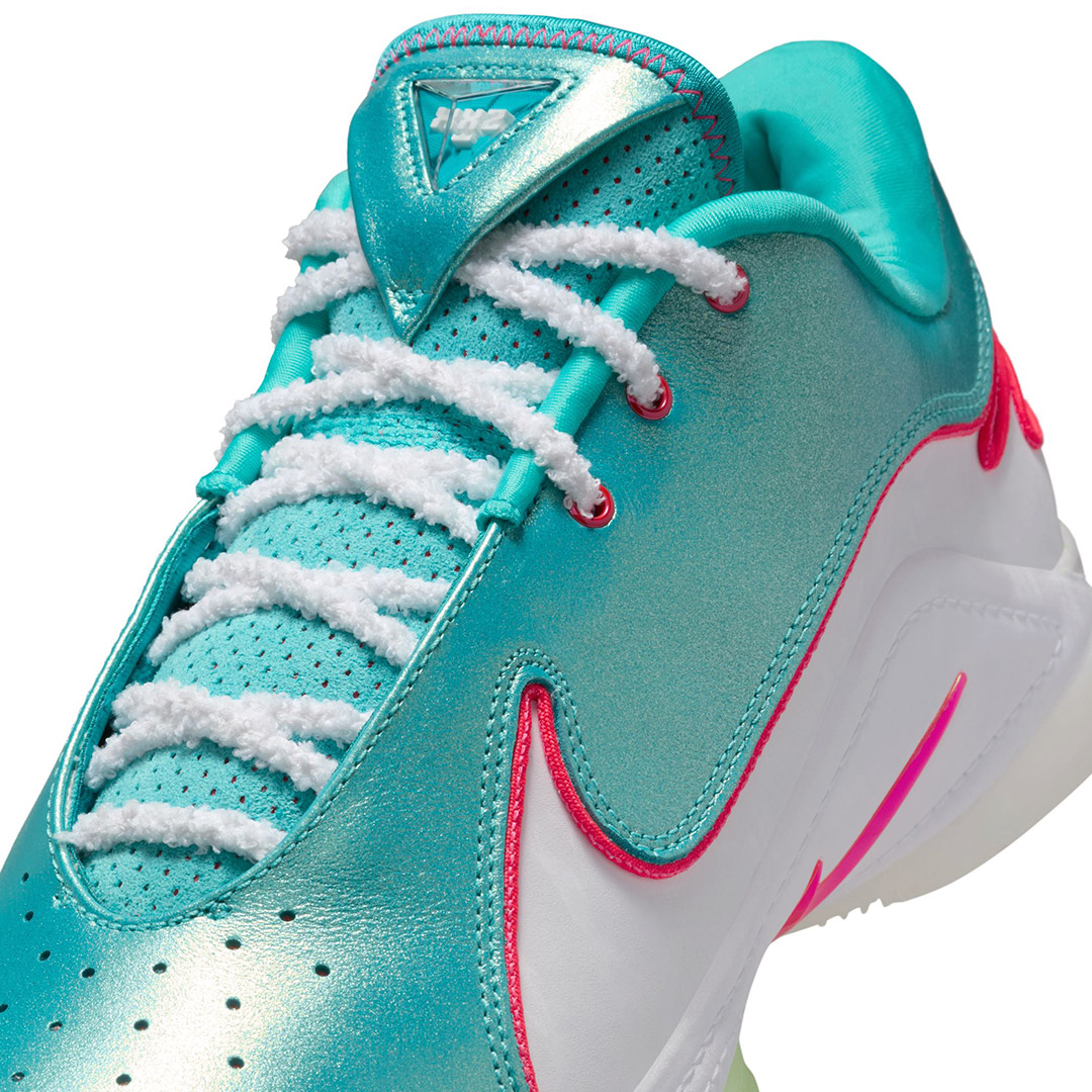 NIKE LEBRON XXII XMAS HV5148-600 Colorful