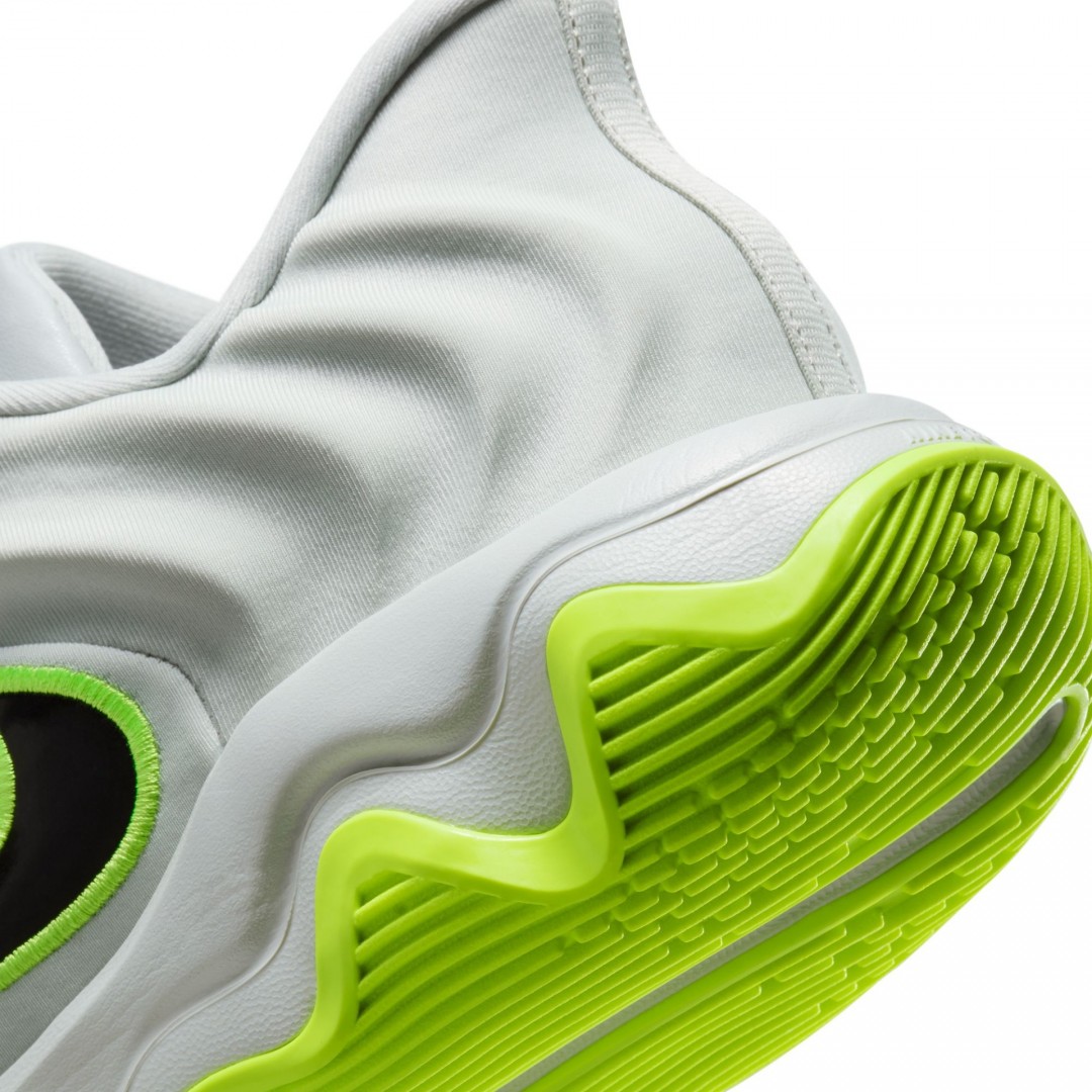 NIKE GIANNIS IMMORTALITY 4 FQ3680-007 Silver