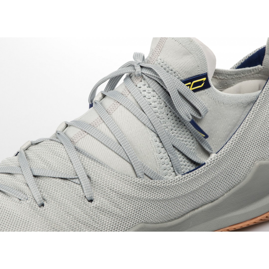 UNDER ARMOUR CURRY 5 3020657-105 Grey