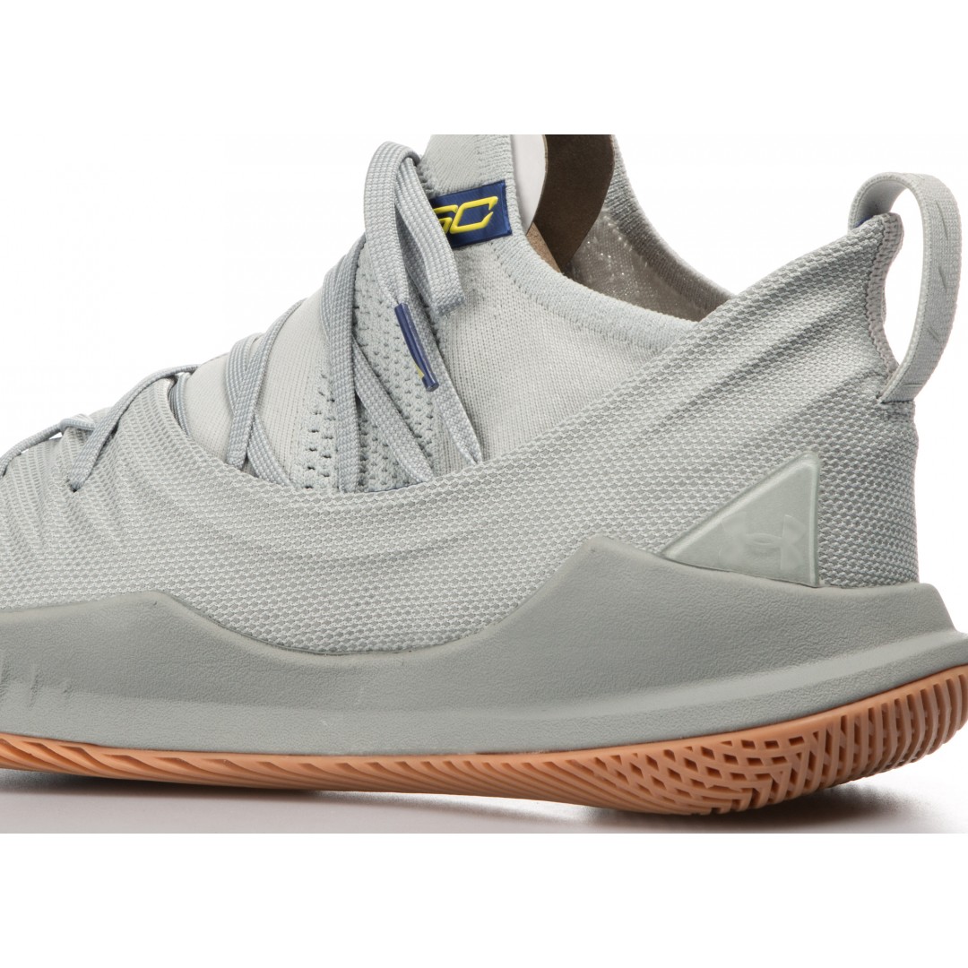 UNDER ARMOUR CURRY 5 3020657-105 Grey