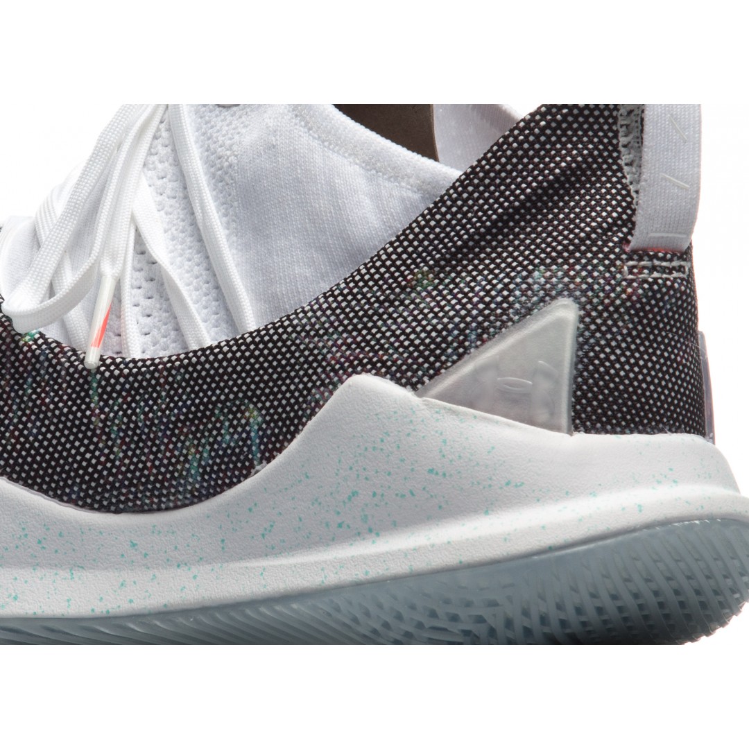 UNDER ARMOUR CURRY 5 3020657-107 Λευκό