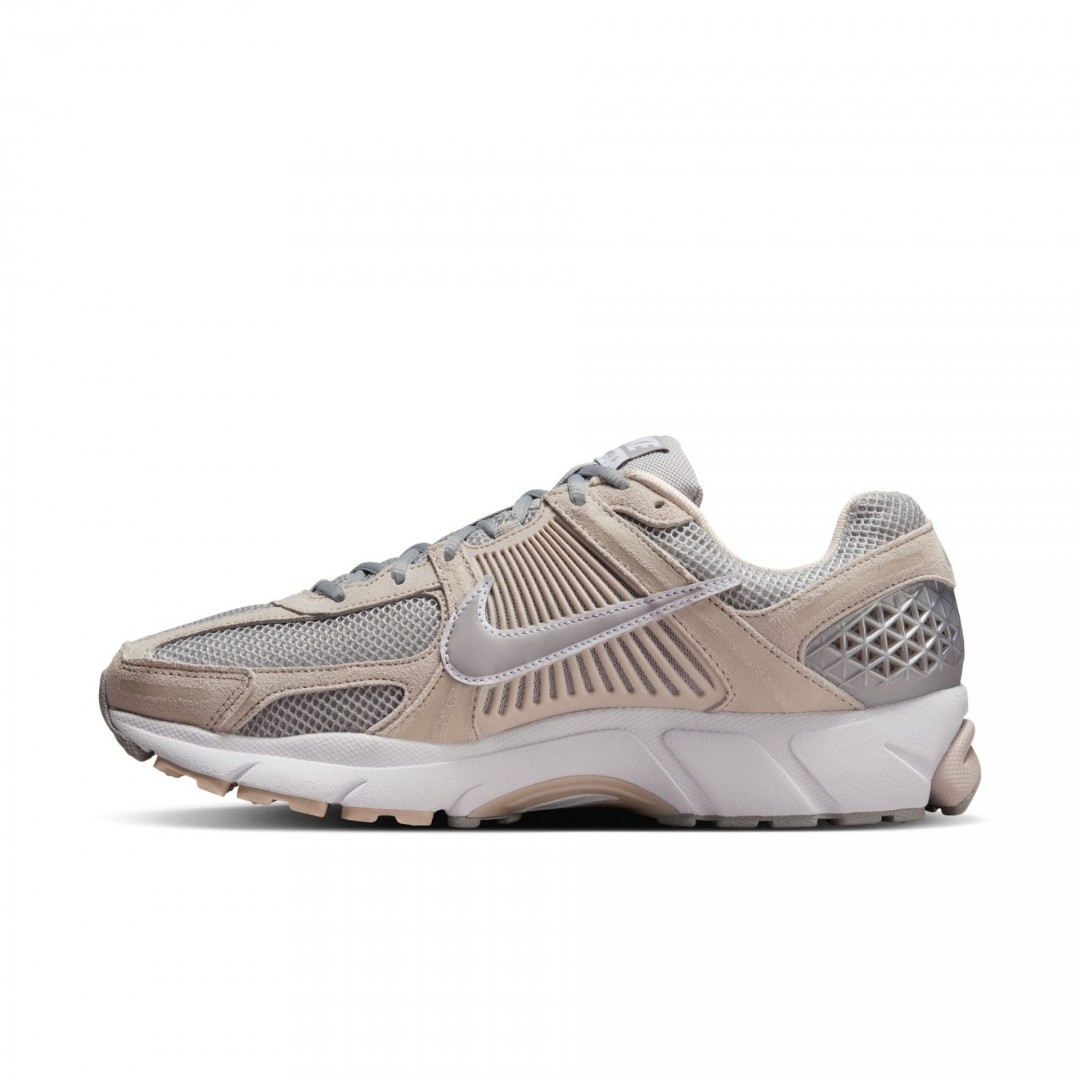 NIKE ZOOM VOMERO 5 HF1553-101 Beige