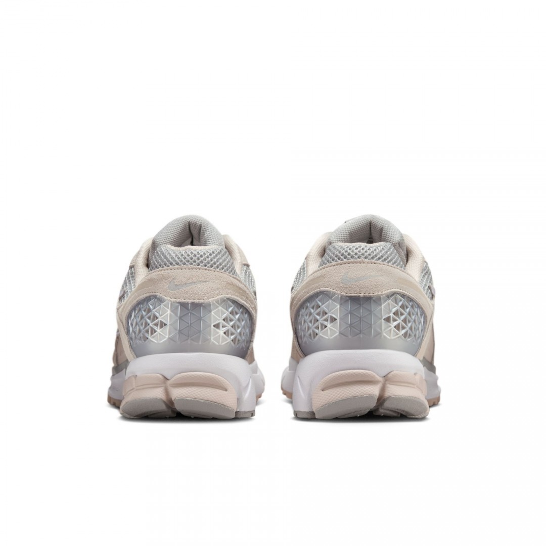 NIKE ZOOM VOMERO 5 HF1553-101 Beige