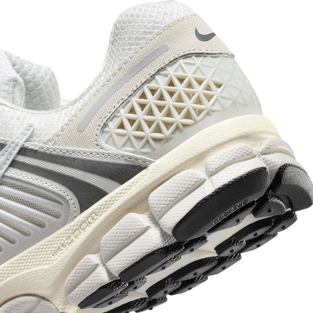 NIKE ZOOM VOMERO 5 SE HF0731-007 Grey