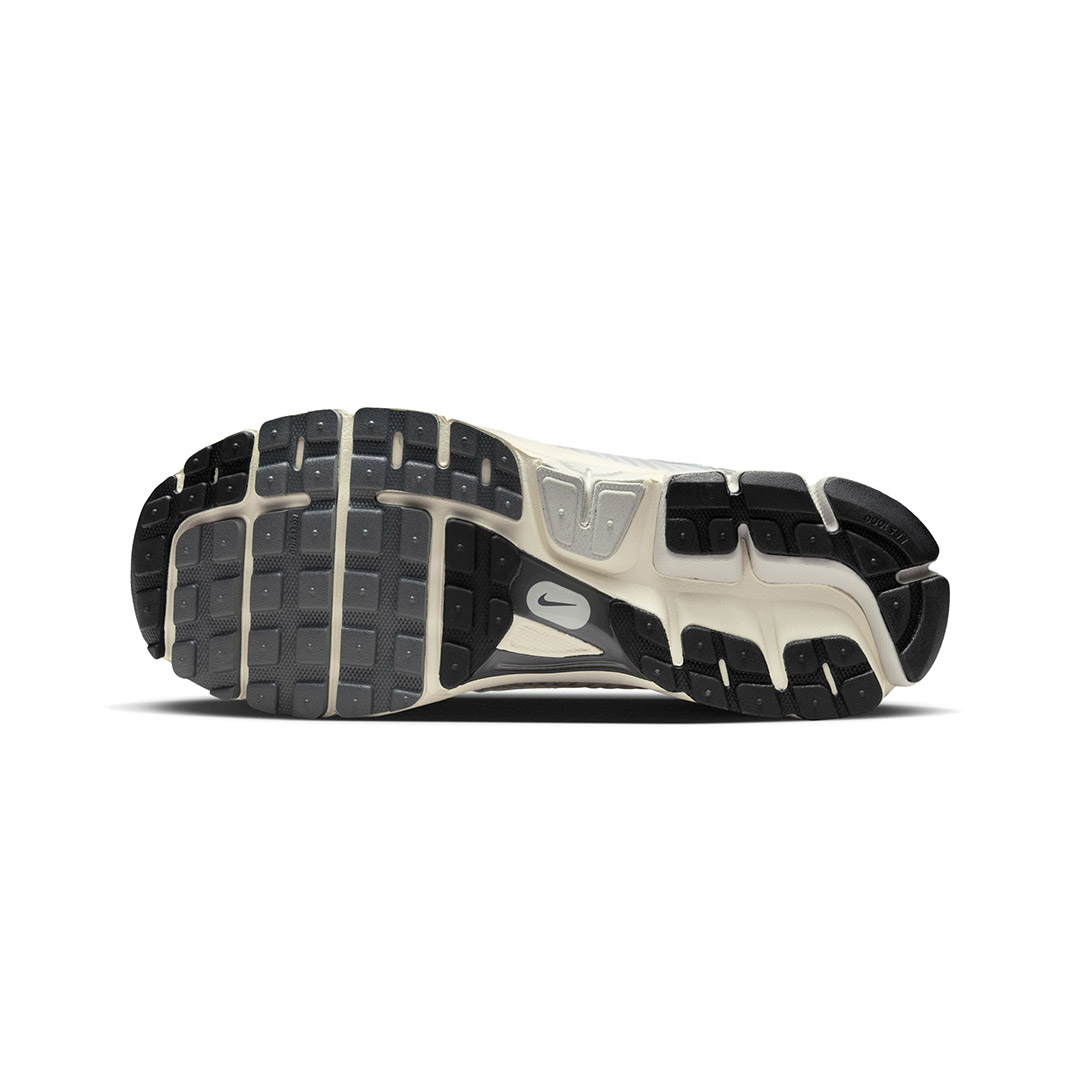 NIKE ZOOM VOMERO 5 SE HF0731-007 Grey