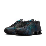 NIKE SHOX R4 SE IM6596-001 Black Image 1