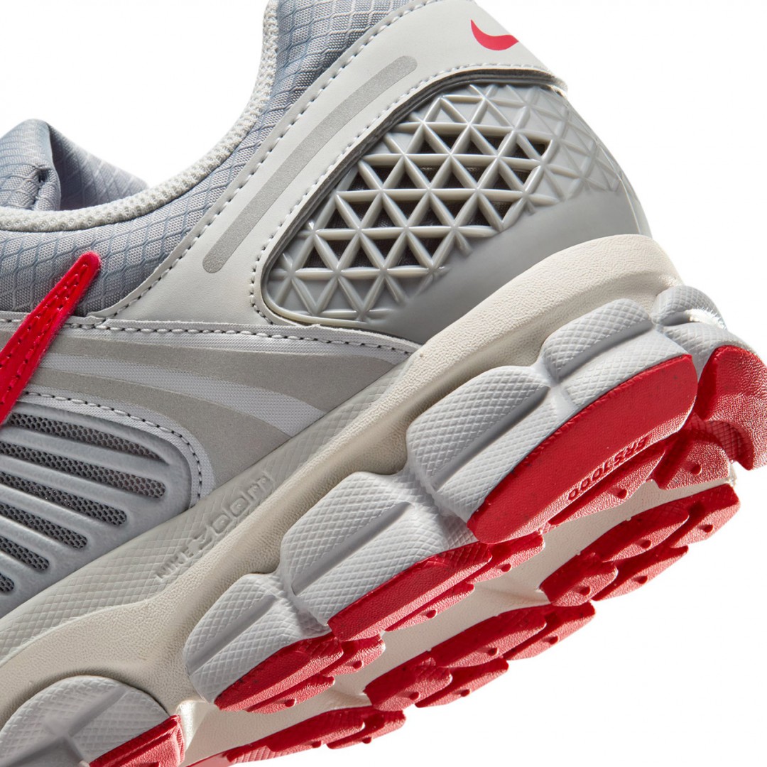 NIKE ZOOM VOMERO 5 SE IQ6589-001 Grey
