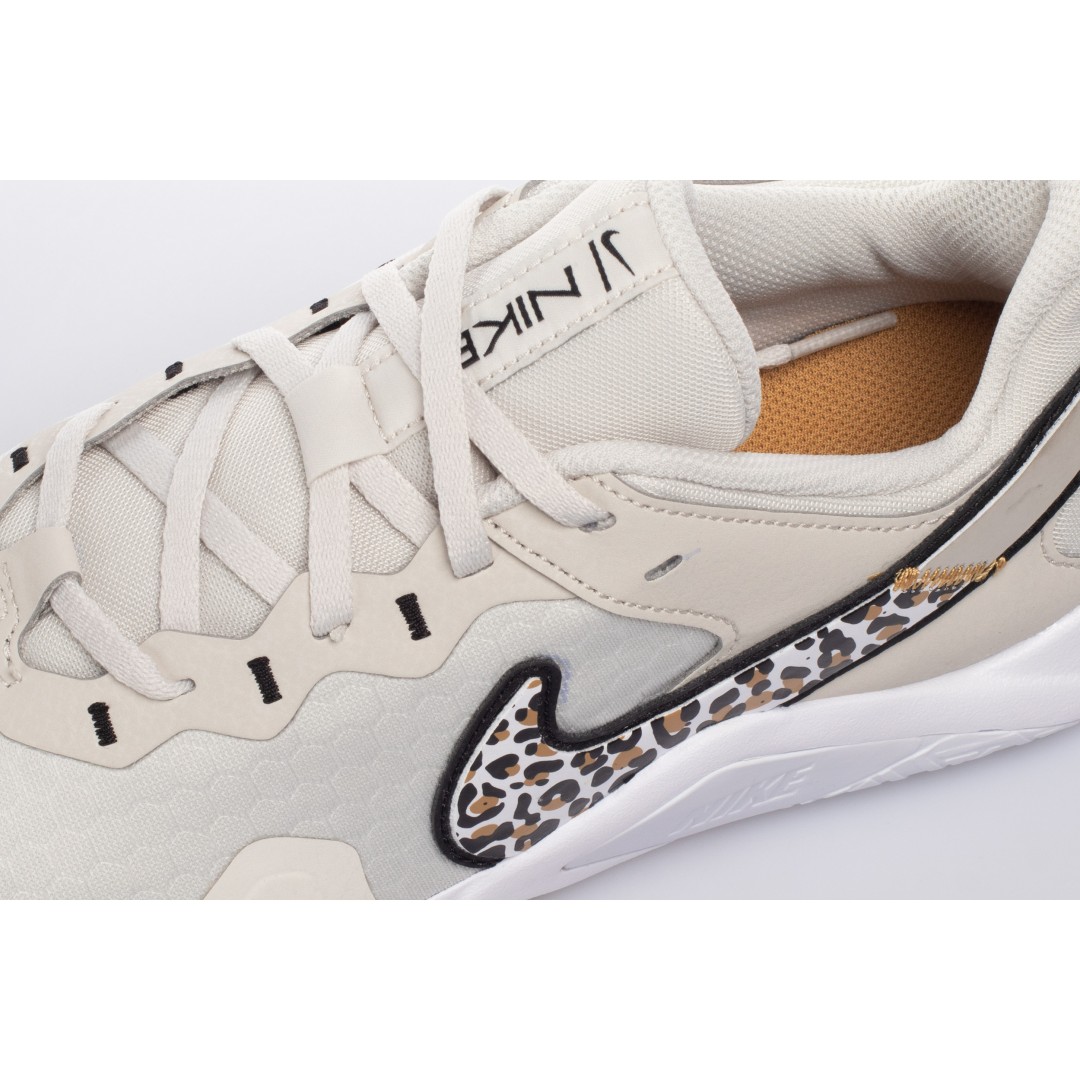 NIKE LEGEND ESSENTIAL 2 PREMIUM CZ3668-017 Ecru