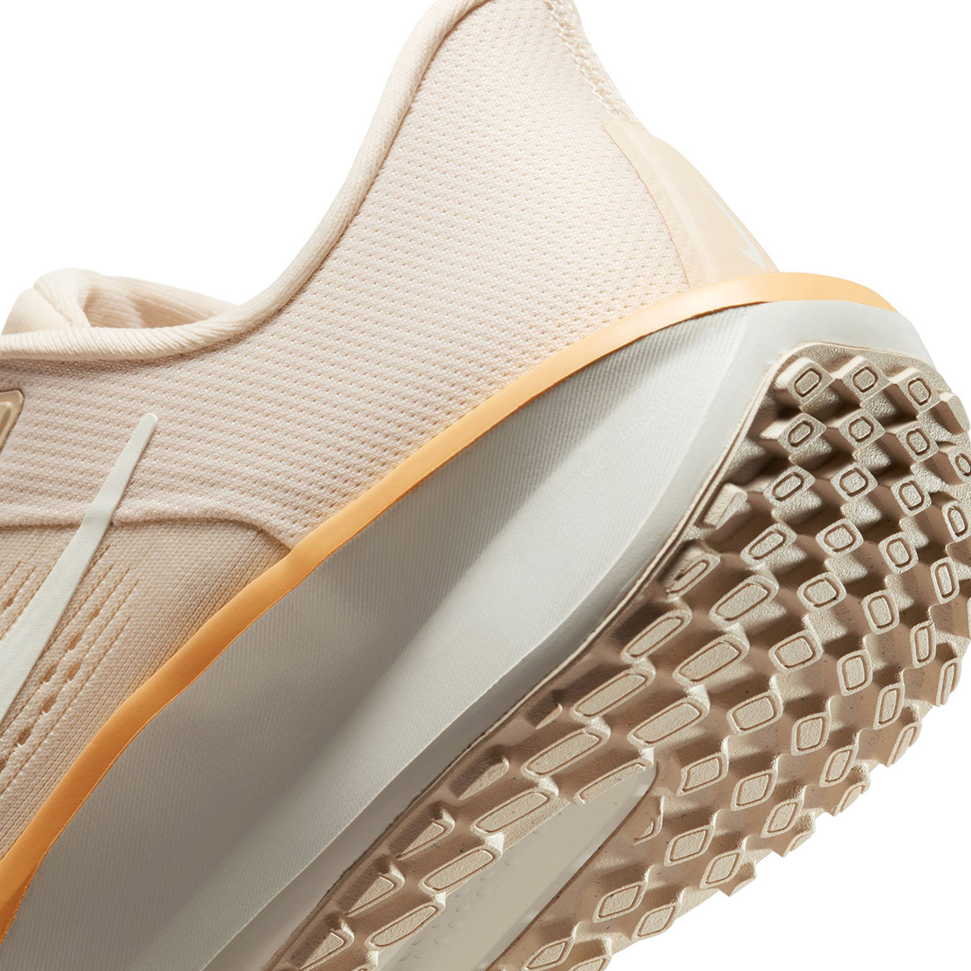NIKE QUEST 6 FD6034-200 Μπέζ