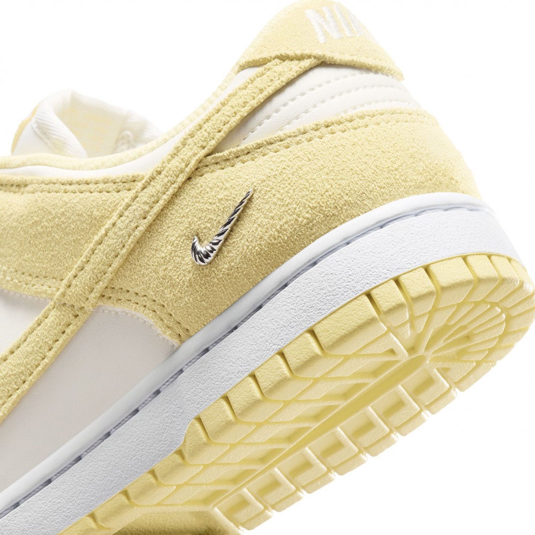 NIKE DUNK LOW IO4244-104 Yellow