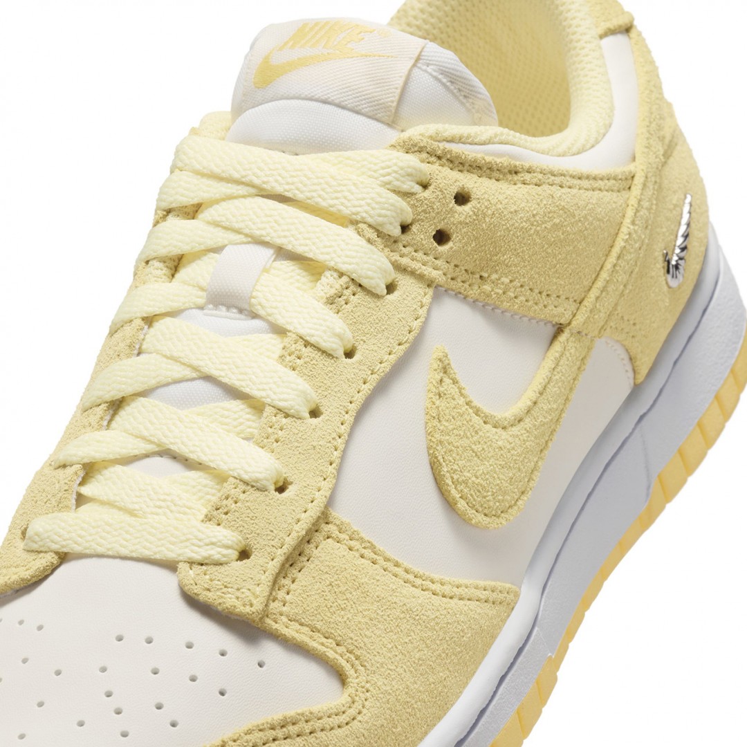 NIKE DUNK LOW IO4244-104 Yellow