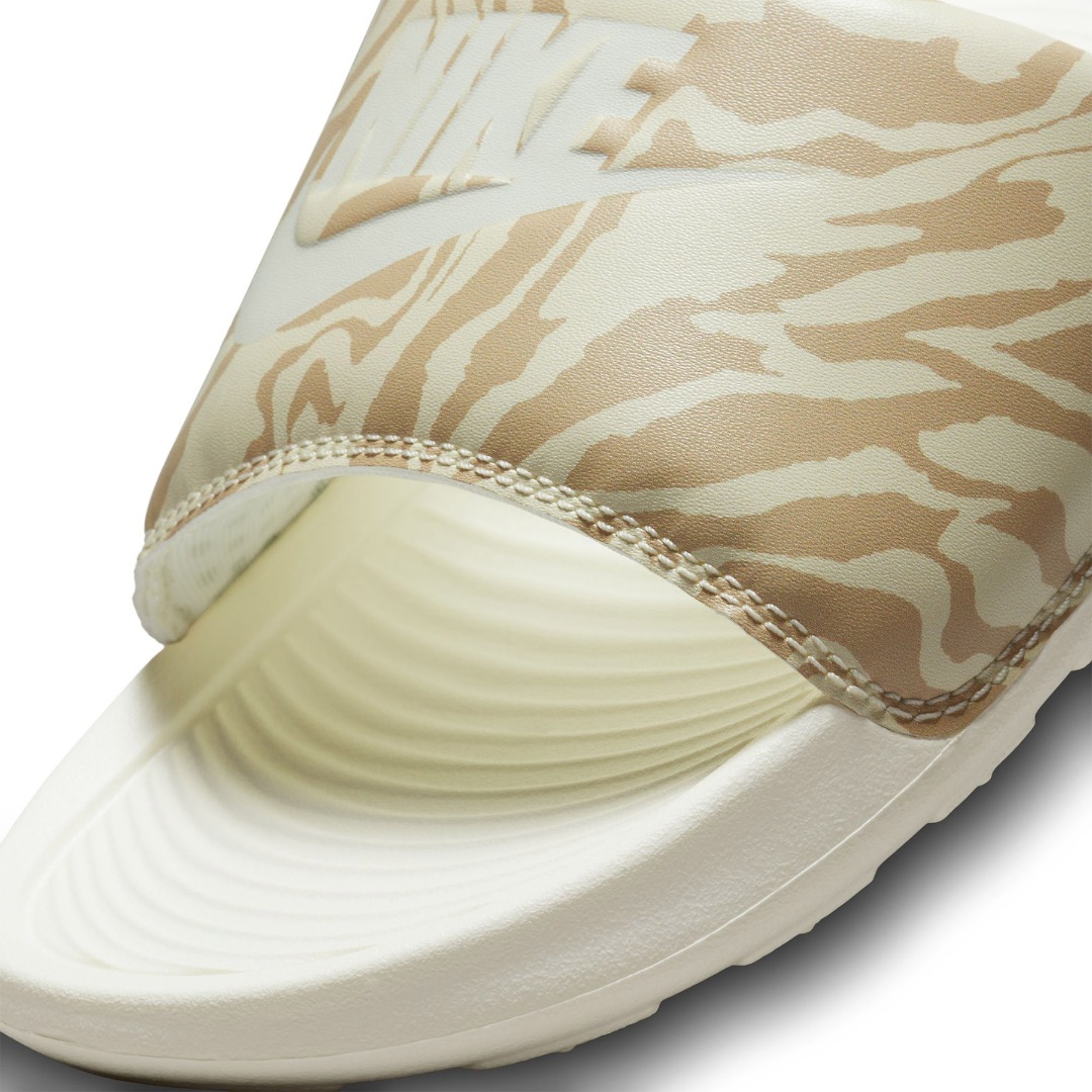 NIKE VICTORI ONE CN9676-105 Ecru