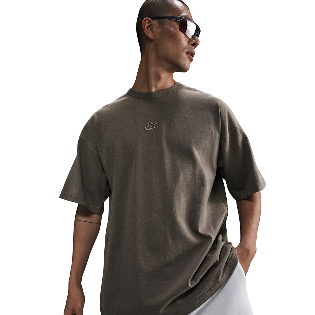 NIKE M NSW TEE OS PREM ESSNTL FA24 HF9606-289 Coal