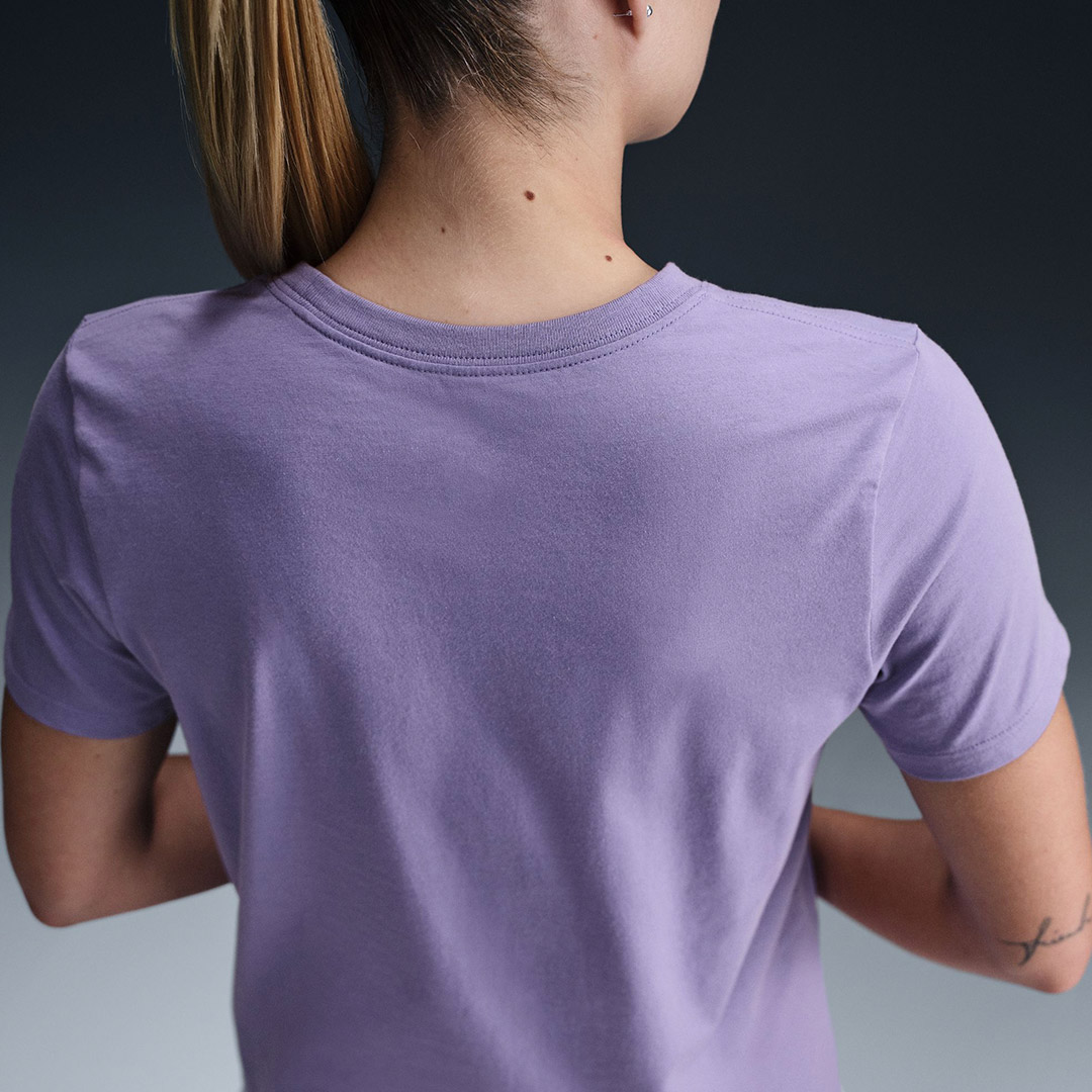 NIKE W NSW TEE ESSNTL ICN FTRA DX7906-527 Purple