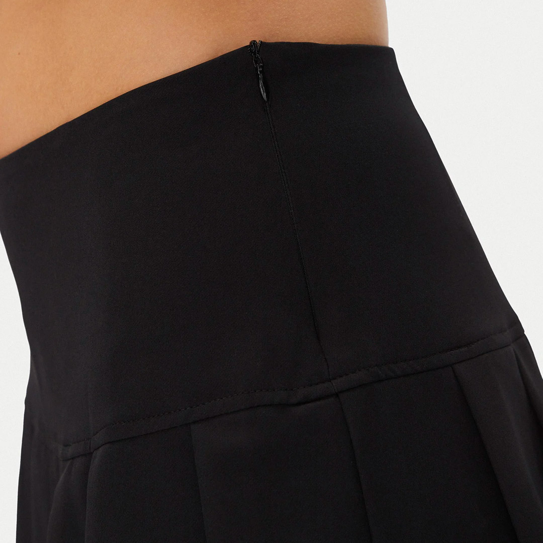 KARL KANI OG PLEATED SKORT KW251-012-1-BLACK Black