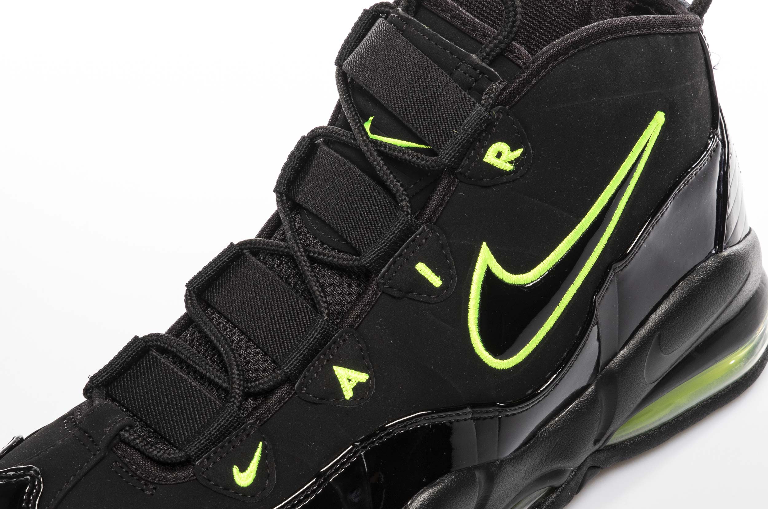 nike uptempo 95 black