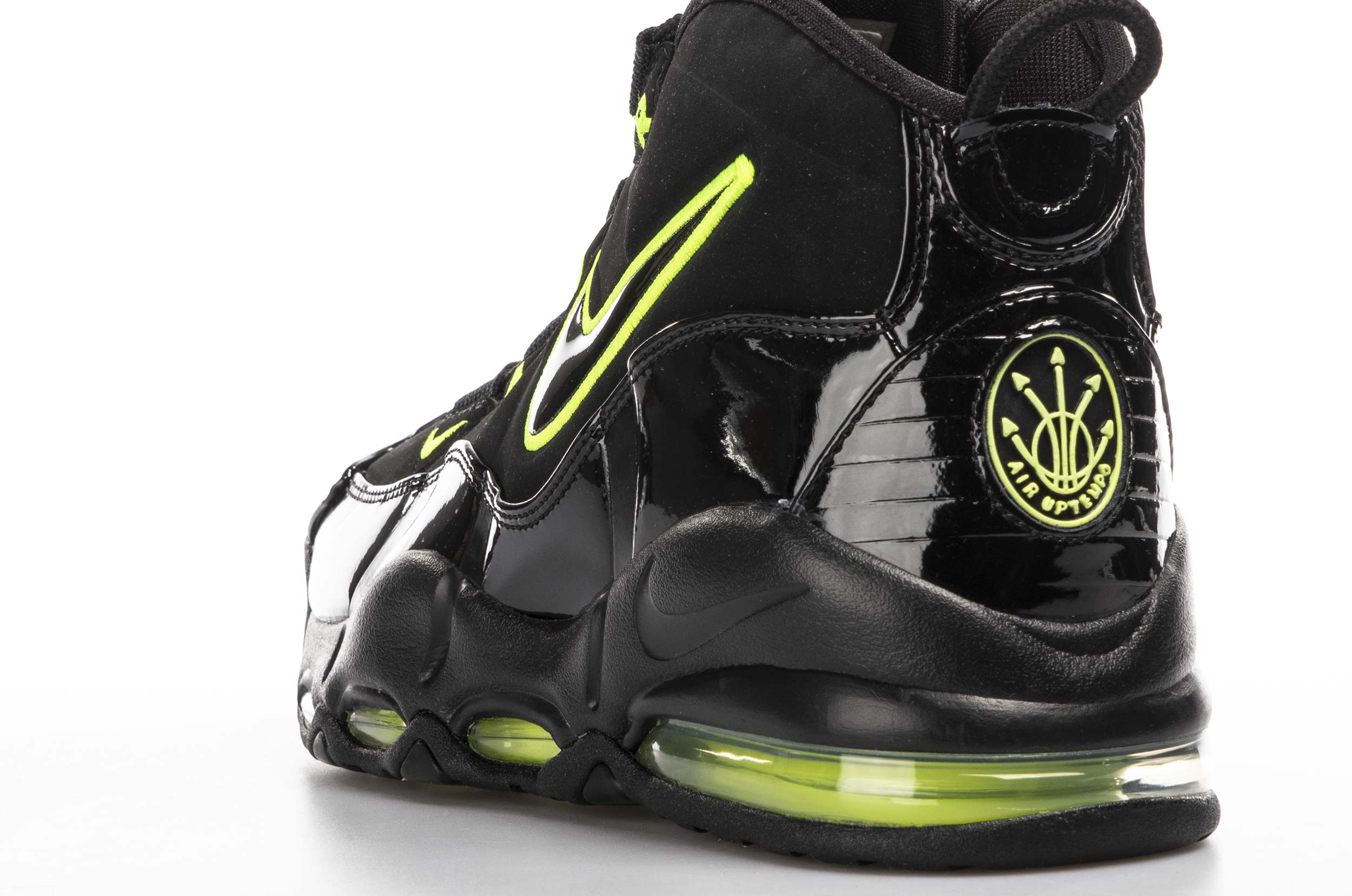 nike uptempo 95 black volt